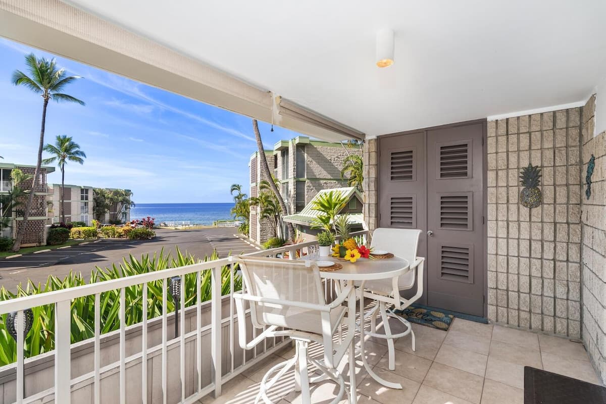 Condo in Kailua-Kona · ★5.0 · 1 bedroom · 2 beds · 1 private bath - Photo 4
