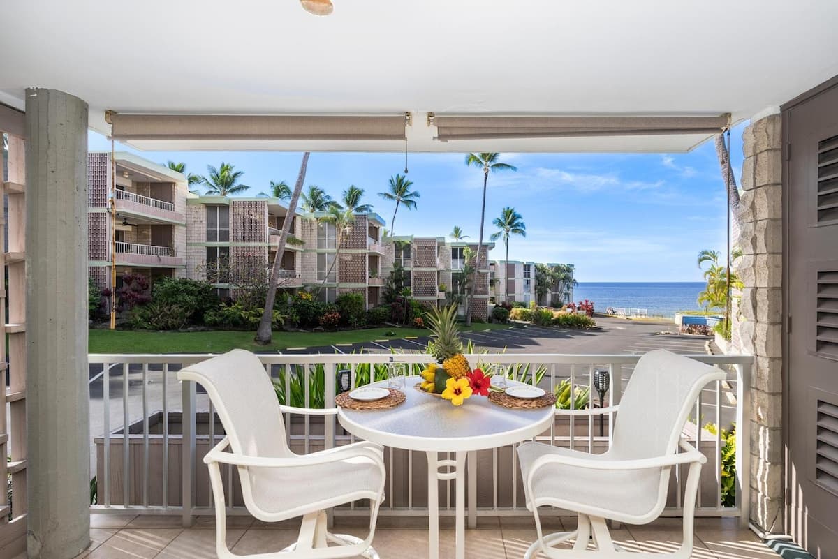 Condo in Kailua-Kona · ★5.0 · 1 bedroom · 2 beds · 1 private bath - Photo 3