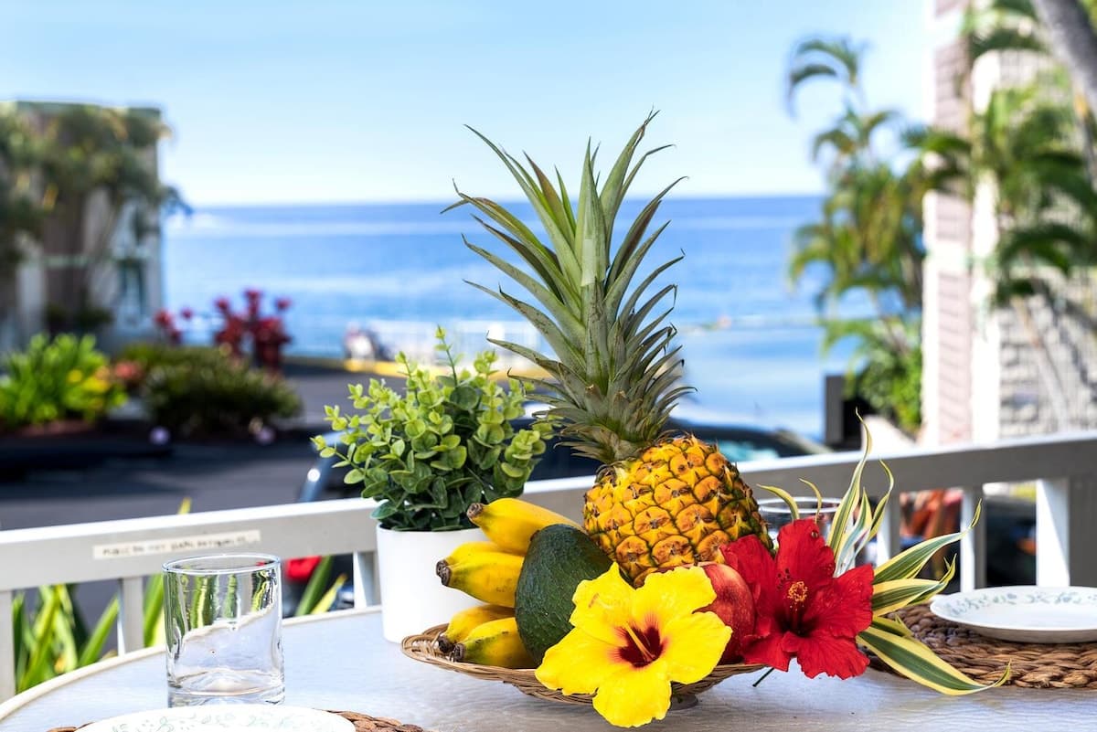 Condo in Kailua-Kona · ★5.0 · 1 bedroom · 2 beds · 1 private bath - Photo 1