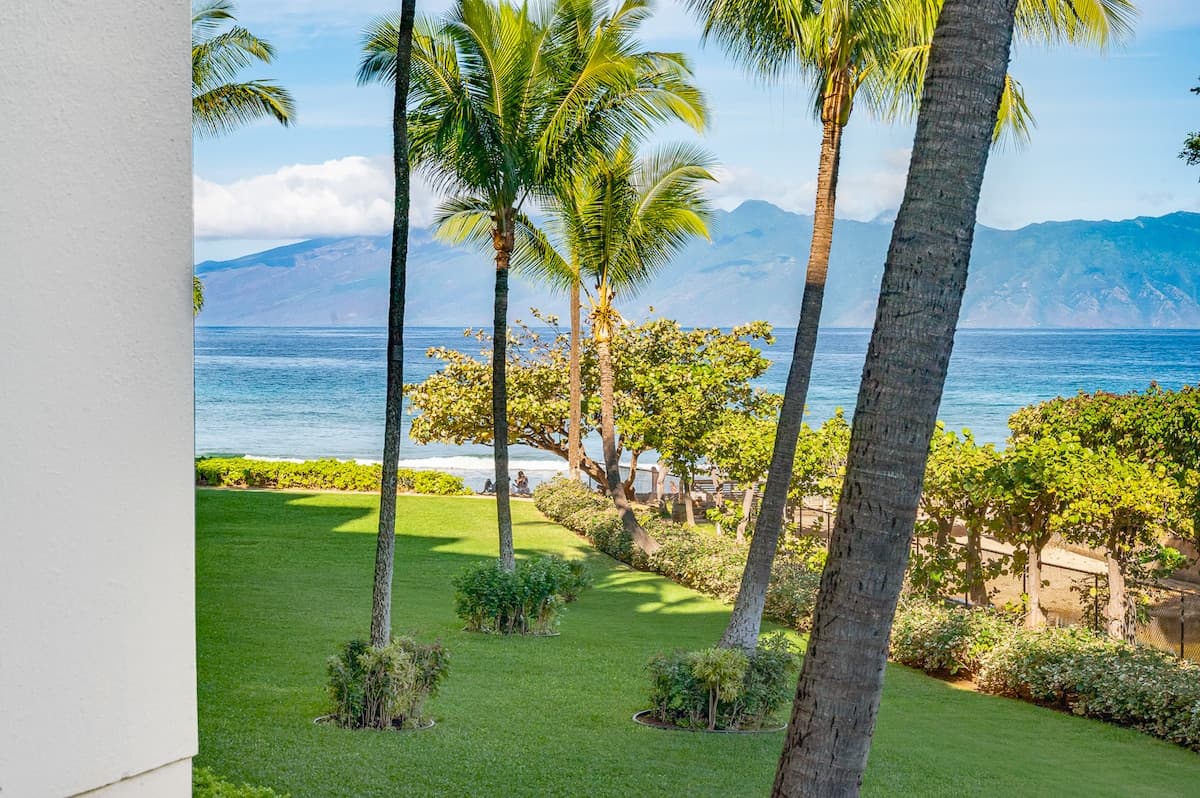 Condo in Lahaina · ★4.92 · 1 bedroom · 3 beds · 1 bath - Photo 2