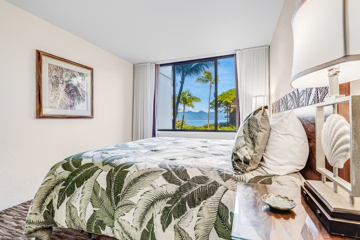 Condo in Lahaina · ★4.92 · 1 bedroom · 3 beds · 1 bath - Photo 1