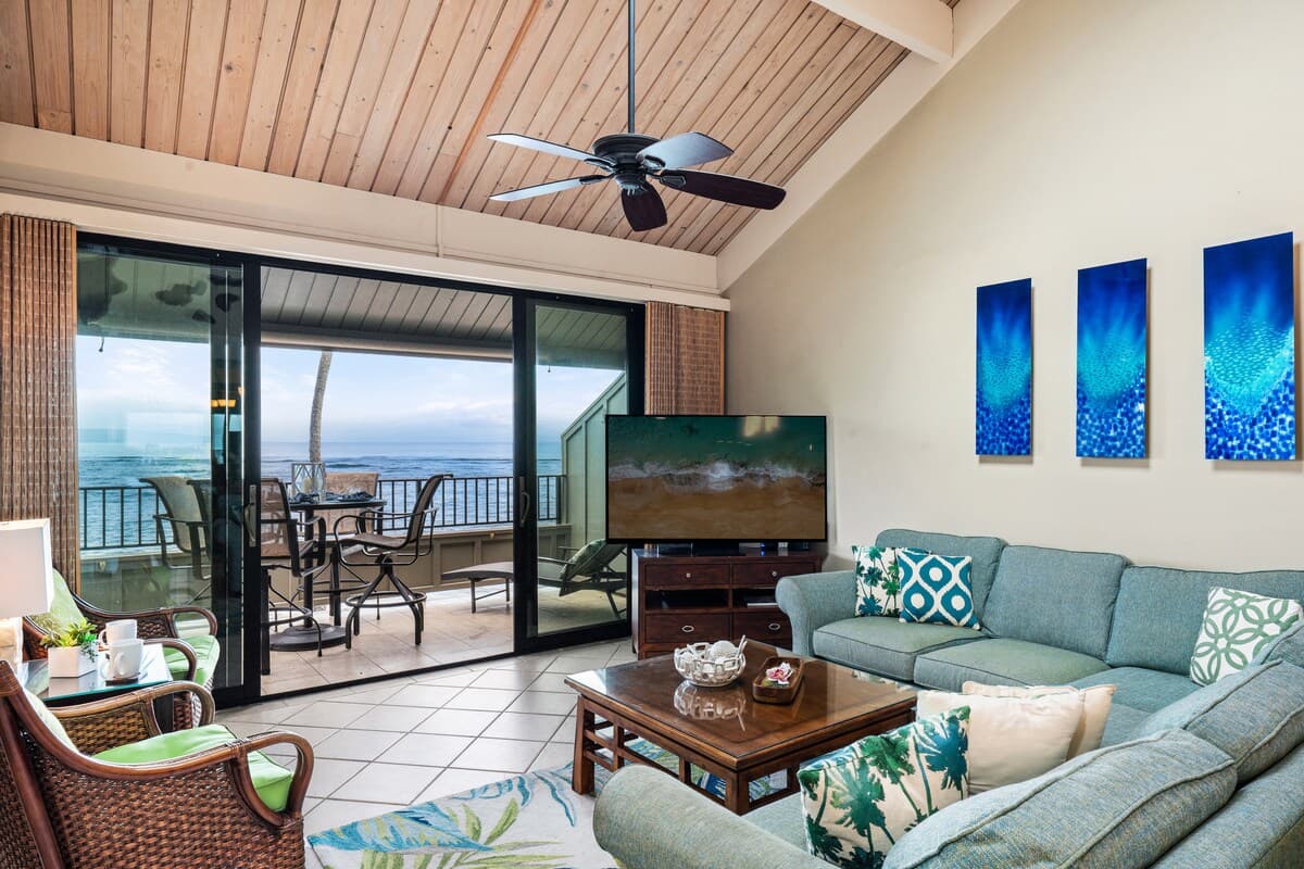 Condo in Lahaina · ★4.71 · 2 bedrooms · 4 beds · 2 baths - Photo 4