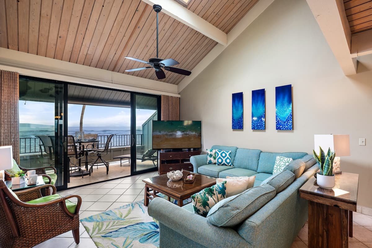 Condo in Lahaina · ★4.71 · 2 bedrooms · 4 beds · 2 baths - Photo 2