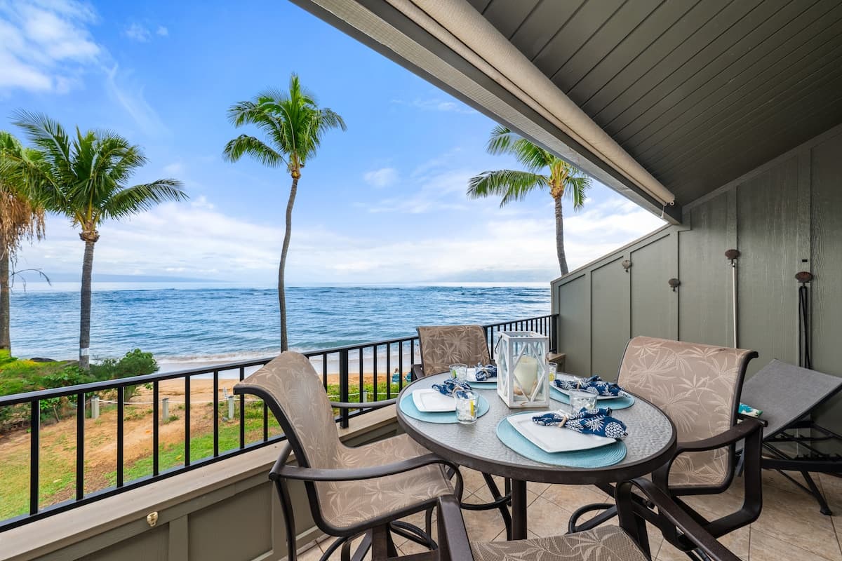 Condo in Lahaina · ★4.71 · 2 bedrooms · 4 beds · 2 baths - Photo 1