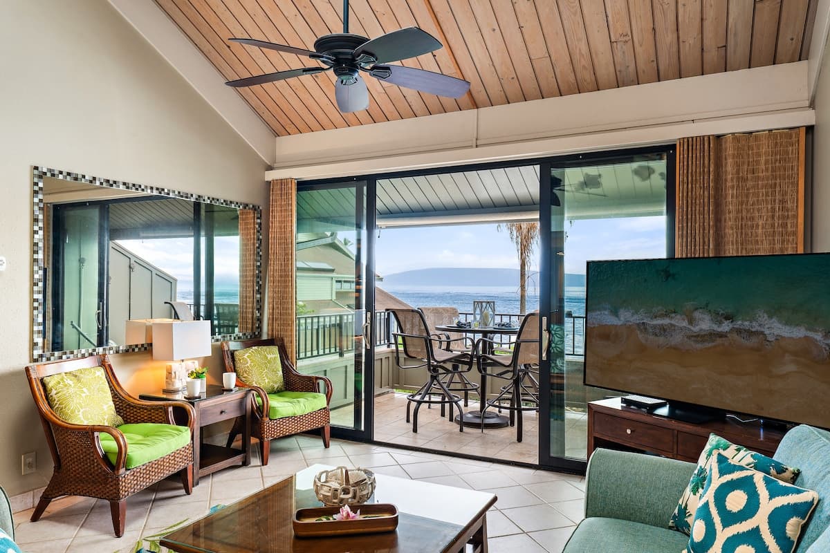 Condo in Lahaina · ★4.71 · 2 bedrooms · 4 beds · 2 baths - Photo 3