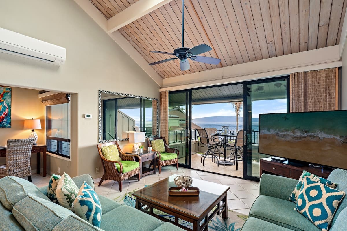 Condo in Lahaina · ★4.71 · 2 bedrooms · 4 beds · 2 baths - Photo 5