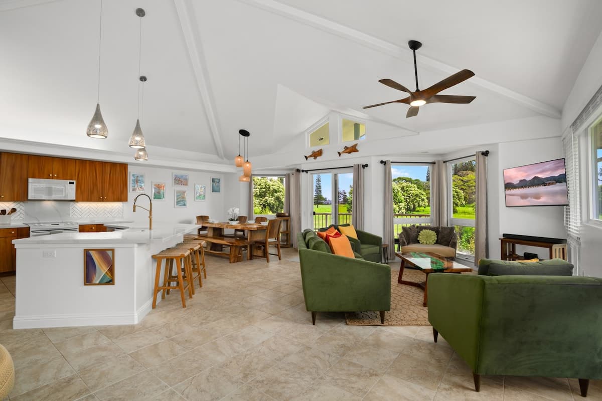 A/C Newly Renovated Townhome! ~Pool ~Jacuzzi ~BBQ - Photo 2