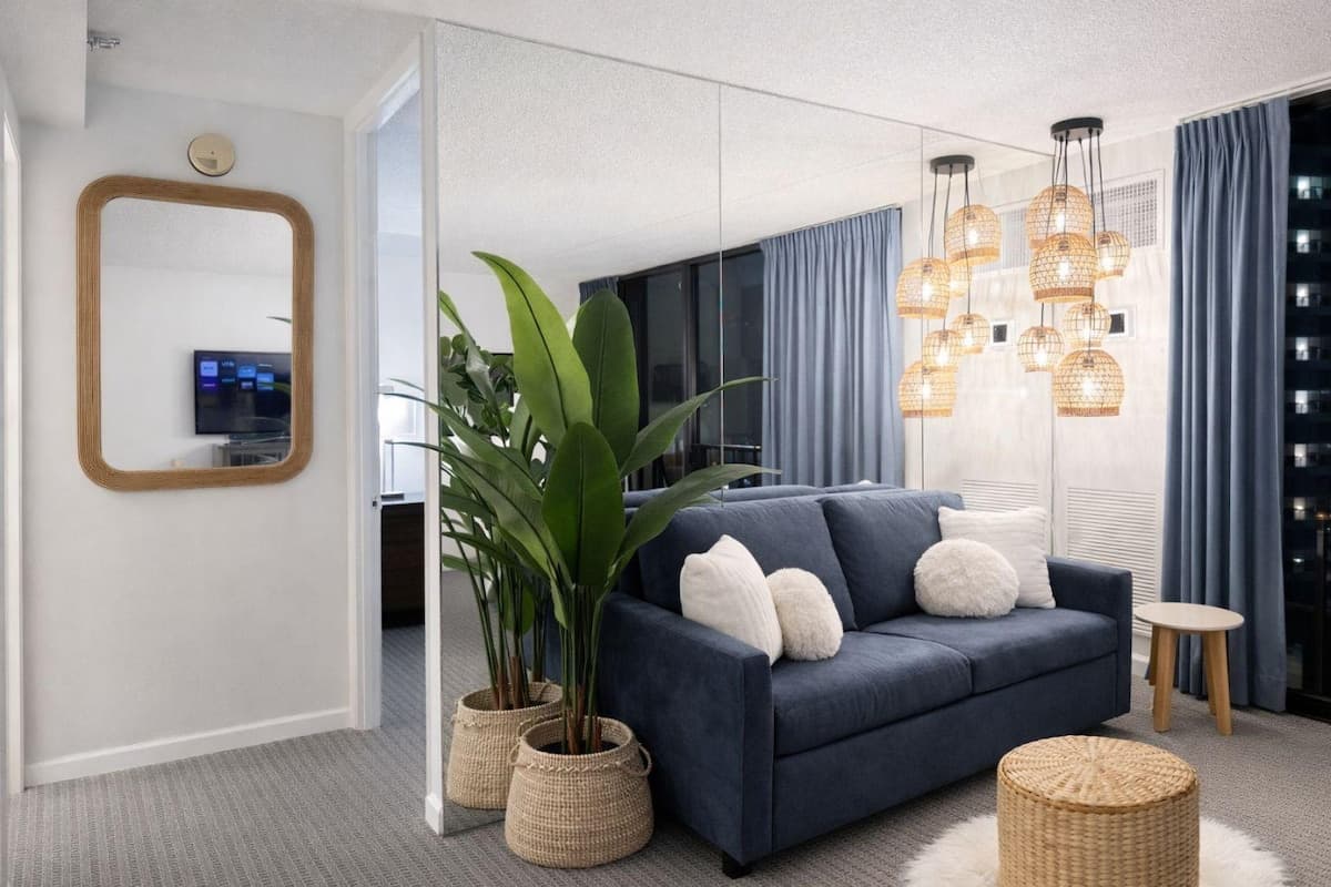Waikiki Beach, Ocean View, Free Park+Pool, Sleep 5 - Photo 1