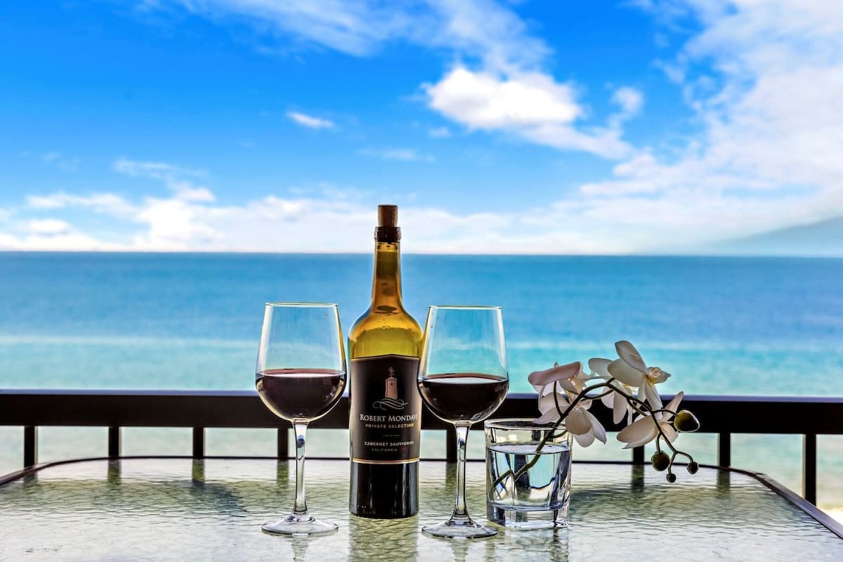 Condo in Lahaina · ★4.75 · 1 bedroom · 2 beds · 1 private bath - Photo 1