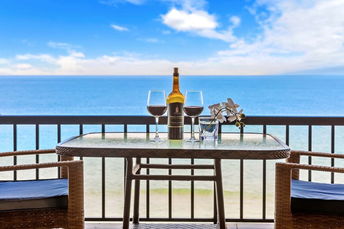 Condo in Lahaina · ★4.75 · 1 bedroom · 2 beds · 1 private bath - Photo 2