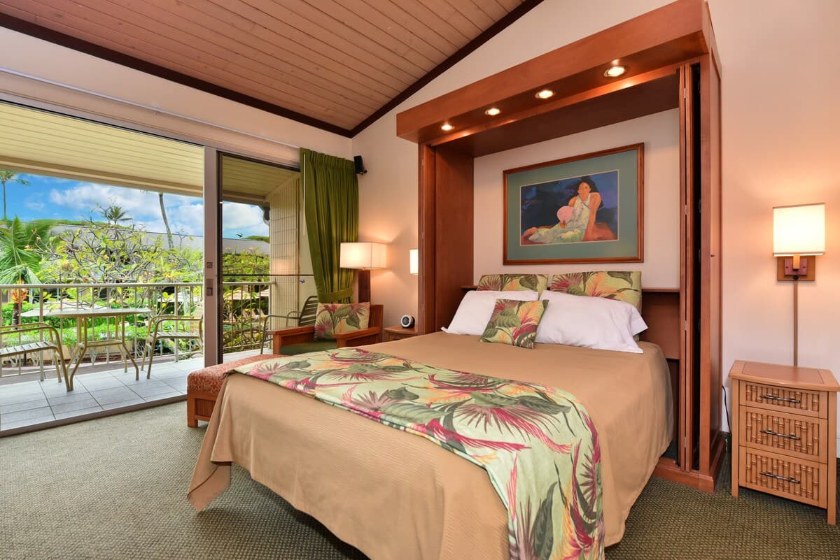 Condo in Lahaina · ★4.71 · 1 bedroom · 3 beds · 1 bath - Photo 2