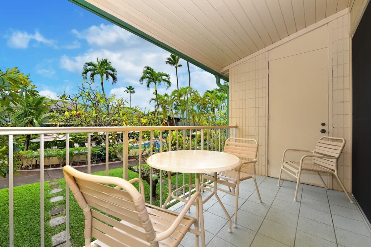 Condo in Lahaina · ★4.71 · 1 bedroom · 3 beds · 1 bath - Photo 1