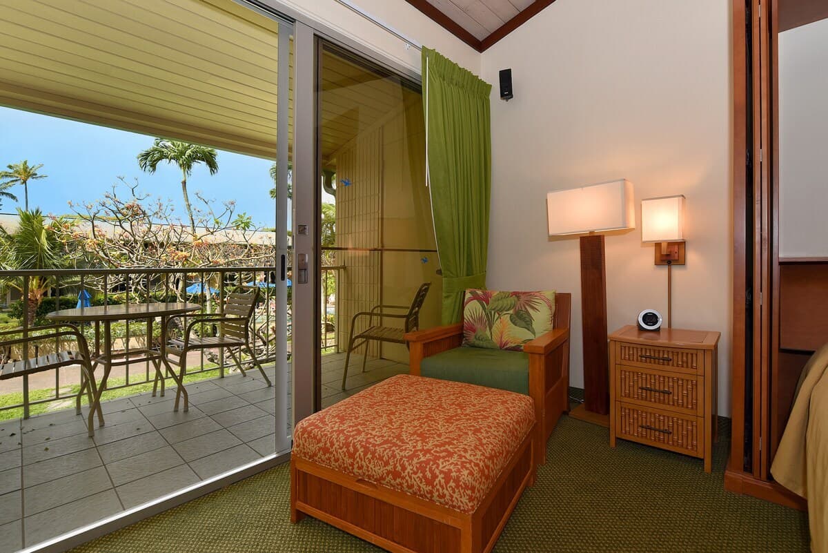 Condo in Lahaina · ★4.71 · 1 bedroom · 3 beds · 1 bath - Photo 3