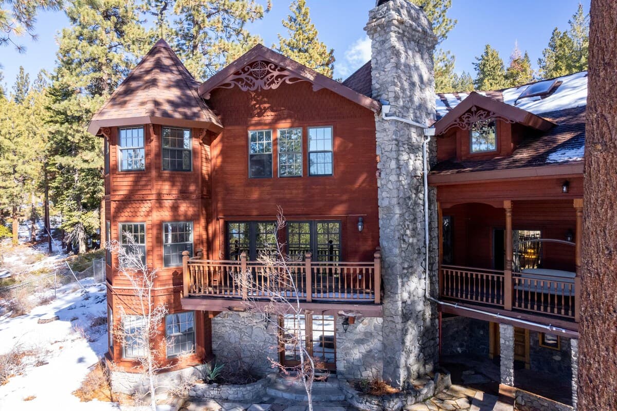 Home in Glenbrook · 6 bedrooms · 6 beds · 5 private baths - Photo 5