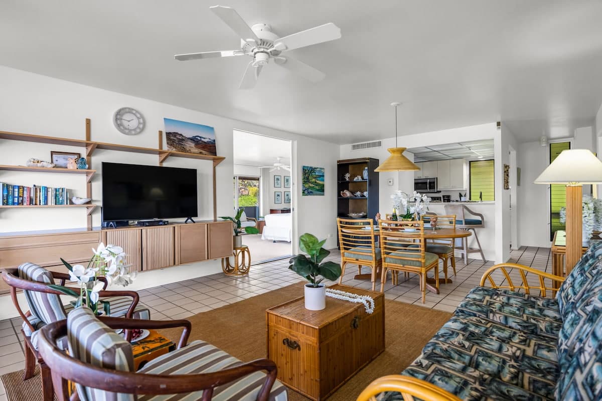 Condo in Lahaina · ★4.83 · 2 bedrooms · 3 beds · 2 baths - Photo 4