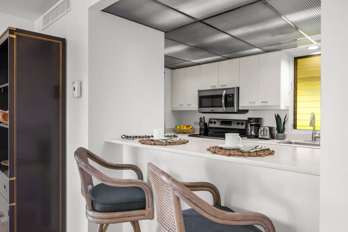 Condo in Lahaina · ★4.83 · 2 bedrooms · 3 beds · 2 baths - Photo 5