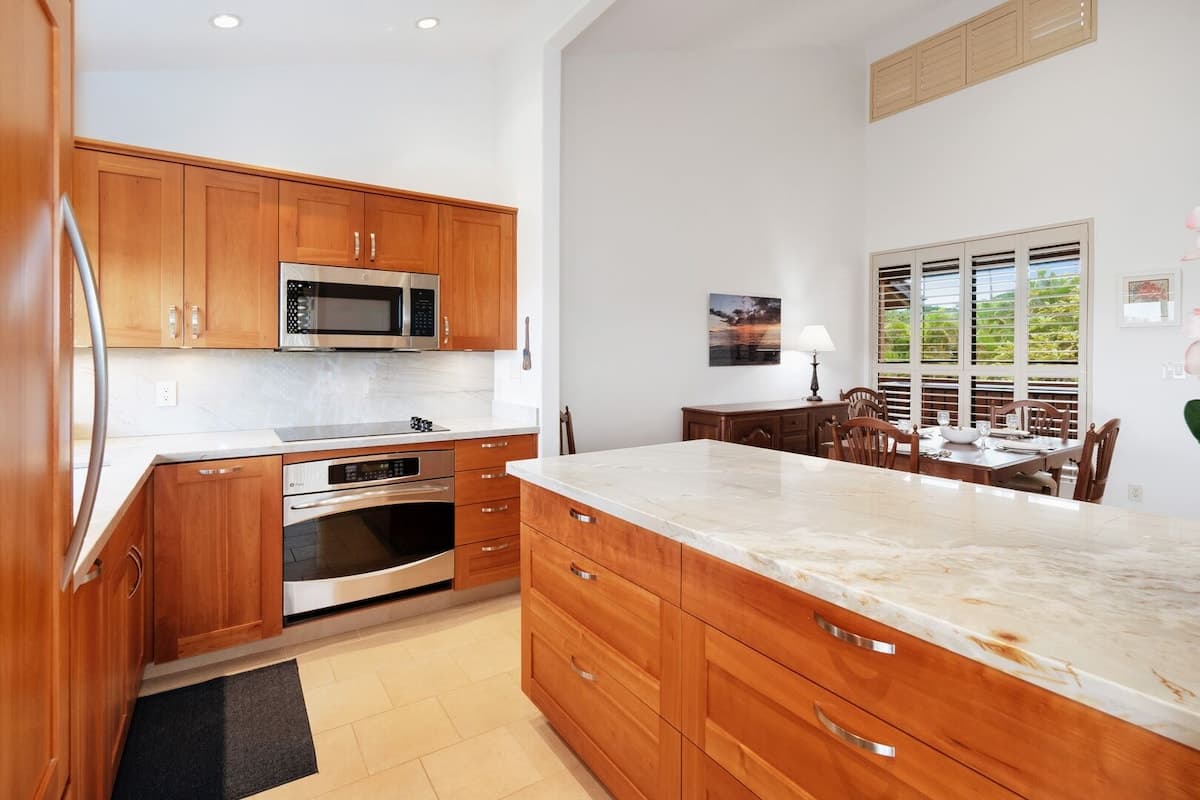 Ocean and Molokini Views by Beach-Wailea Ekahi 13D - Photo 4