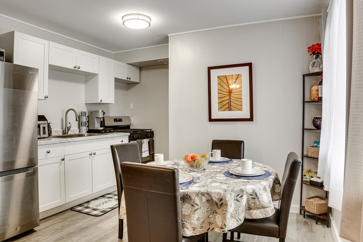 Condo in Hilo · ★4.88 · 2 bedrooms · 3 beds · 1 private bath - Photo 3