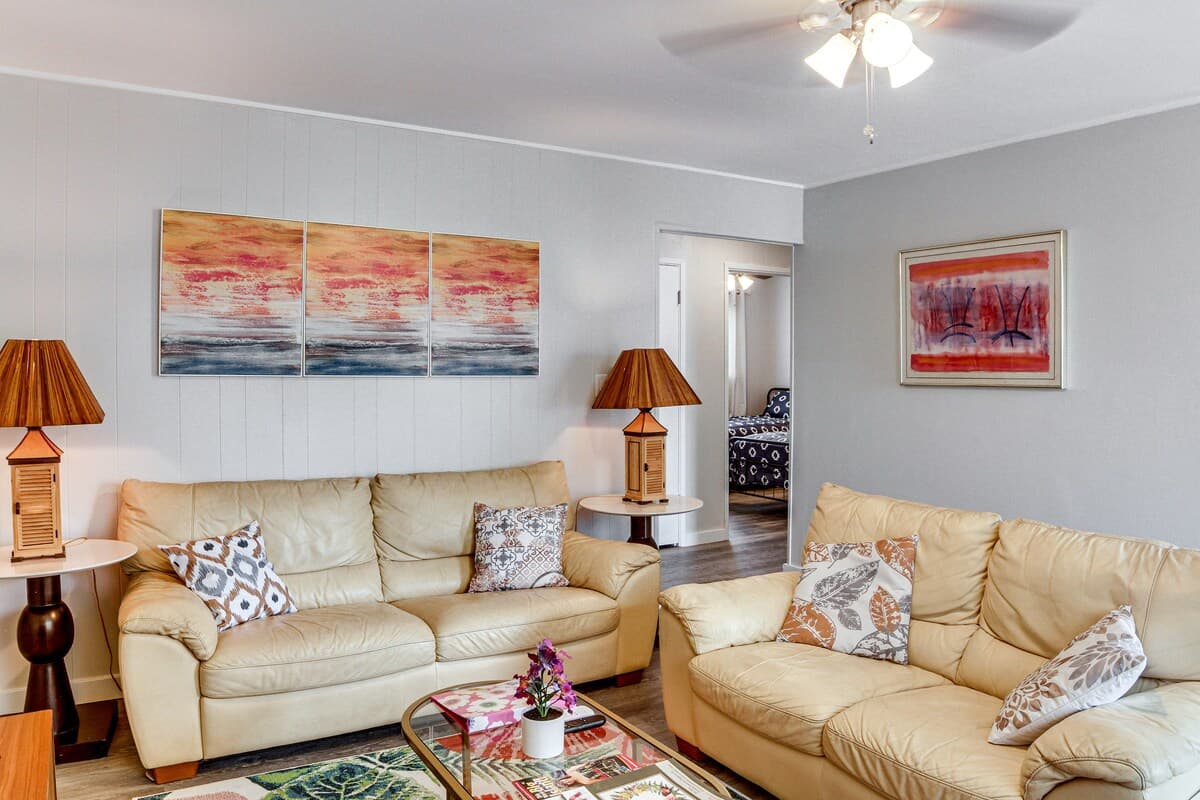 Condo in Hilo · ★4.88 · 2 bedrooms · 3 beds · 1 private bath - Photo 4