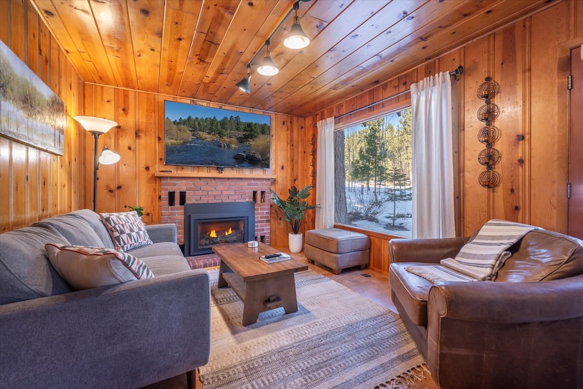 Cozy Cabin Walk to Beach, EV Charger, Dogs OK - Photo 1