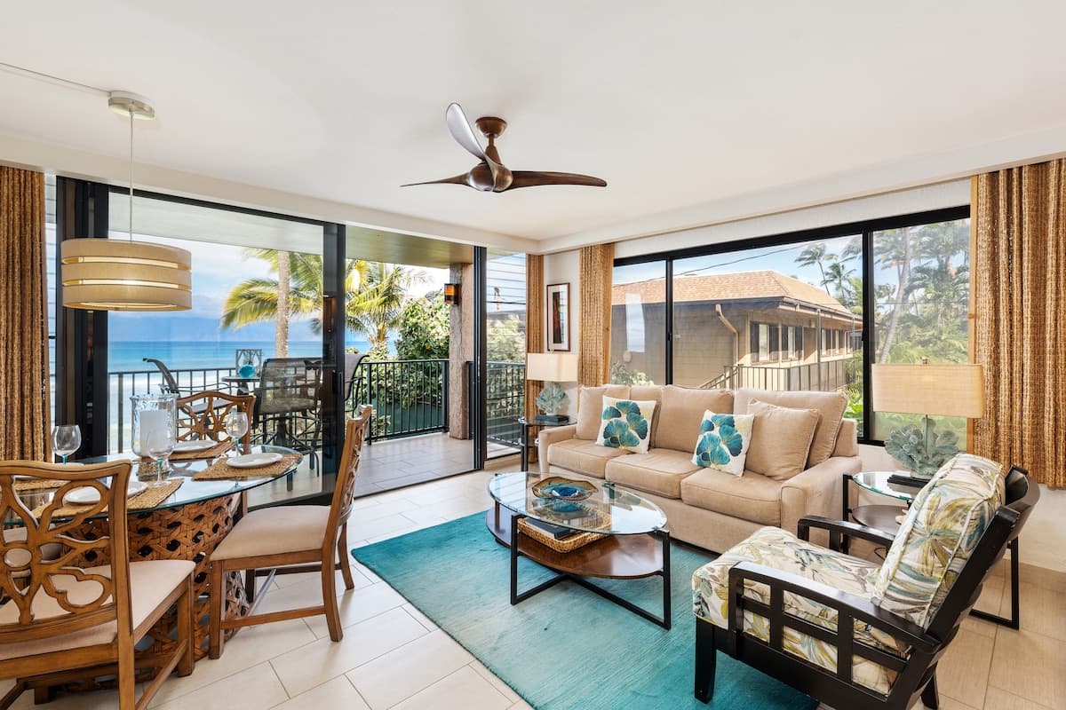 Condo in Lahaina · ★4.89 · 1 bedroom · 2 beds · 1 bath - Photo 2