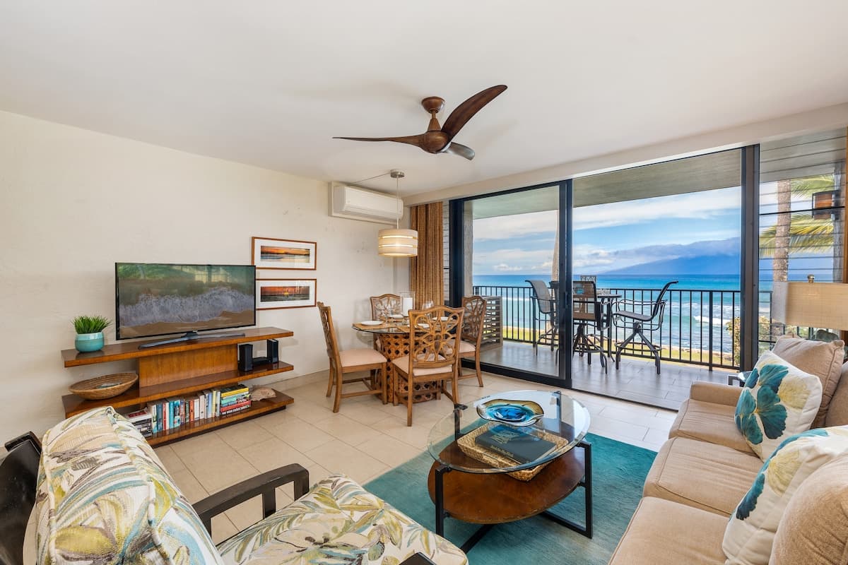 Condo in Lahaina · ★4.89 · 1 bedroom · 2 beds · 1 bath - Photo 3