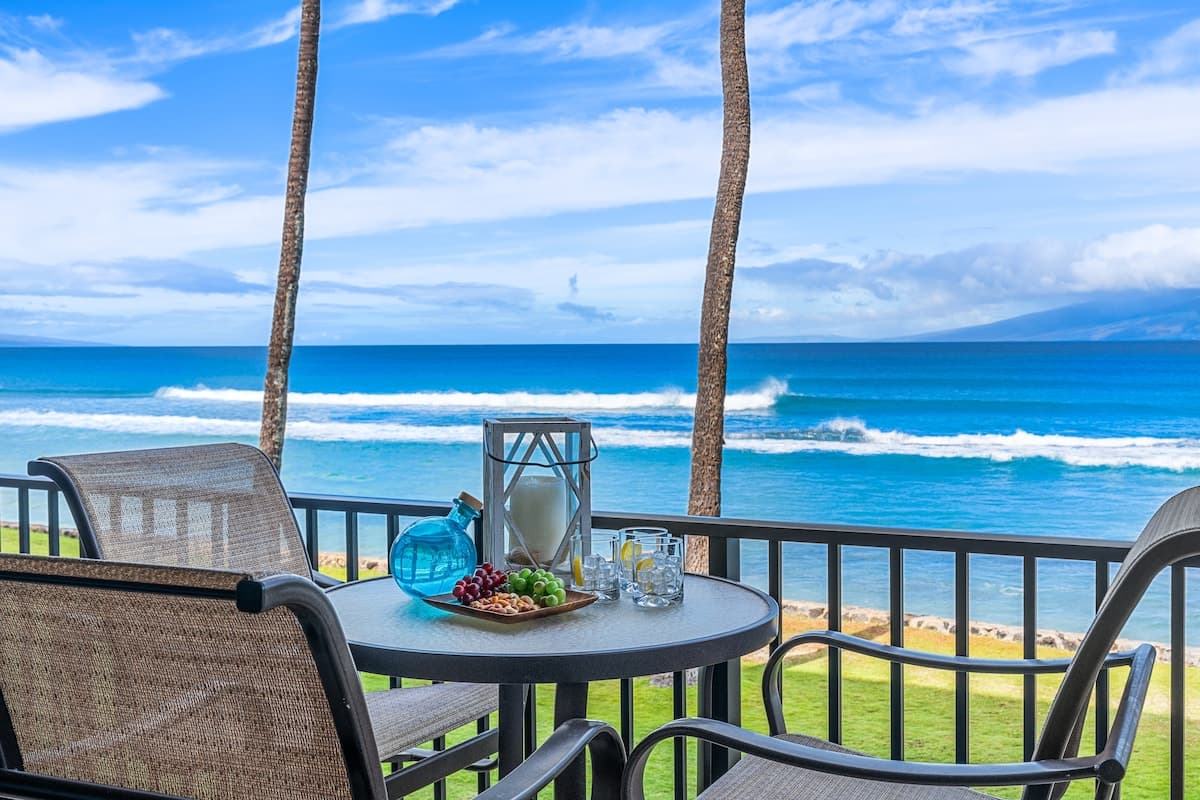 Condo in Lahaina · ★4.89 · 1 bedroom · 2 beds · 1 bath - Photo 1