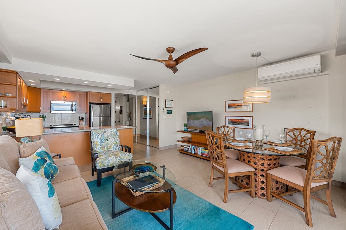 Condo in Lahaina · ★4.89 · 1 bedroom · 2 beds · 1 bath - Photo 5