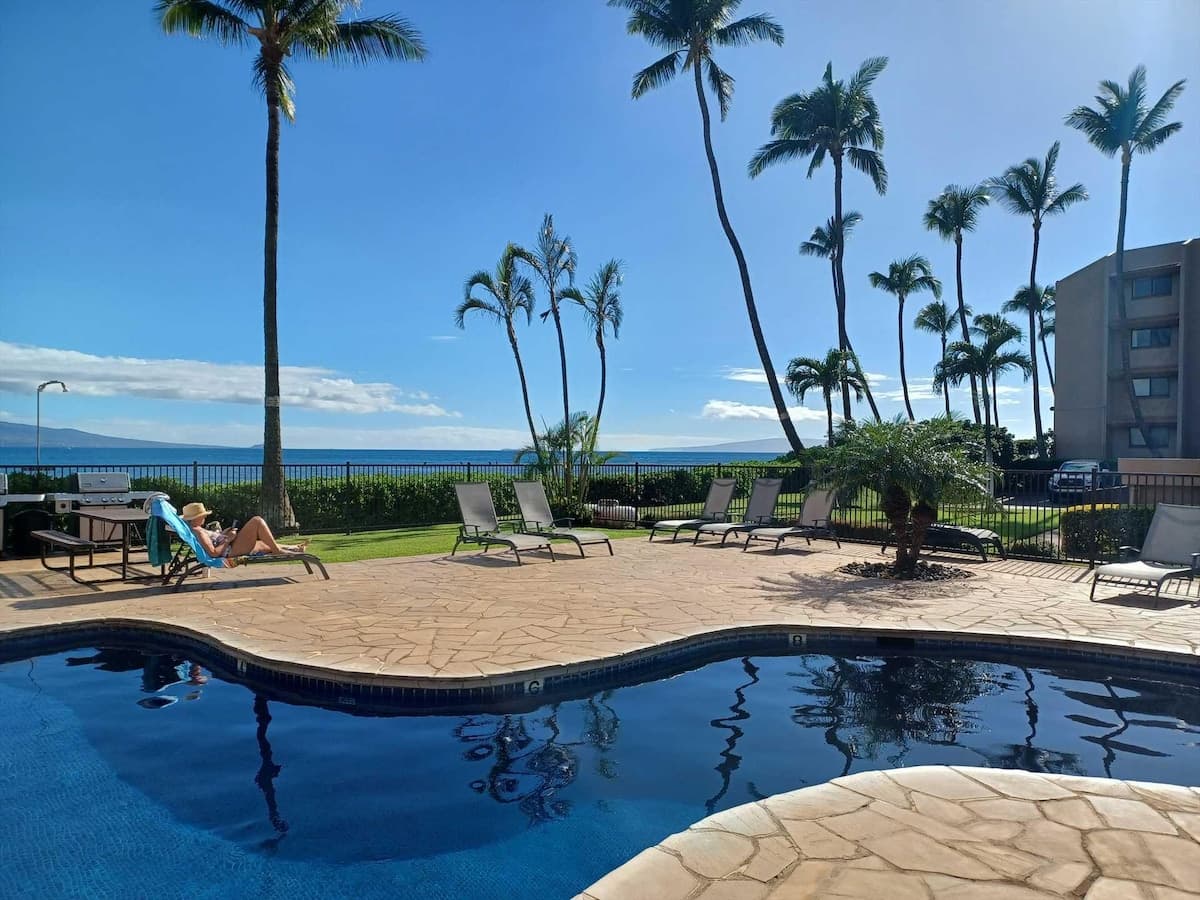 Condo in Maalaea · ★4.76 · 1 bedroom · 2 beds · 1 private bath - Photo 3