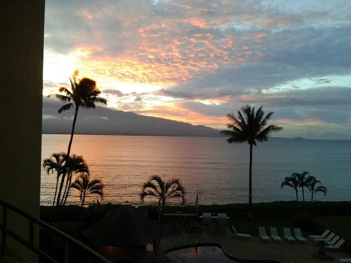 Condo in Maalaea · ★4.76 · 1 bedroom · 2 beds · 1 private bath - Photo 5