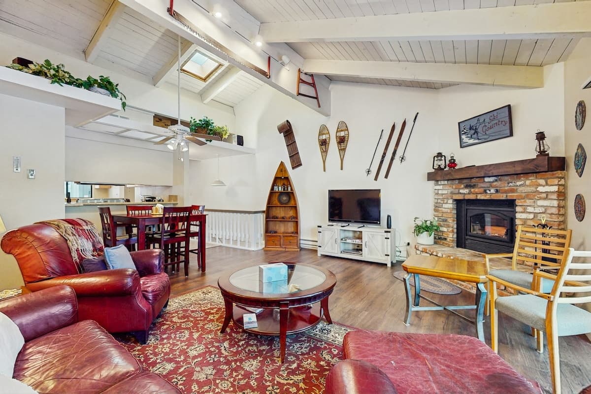 Townhouse in Incline Village · 3 bedrooms · 4 beds · 2.5 private baths - Photo 2