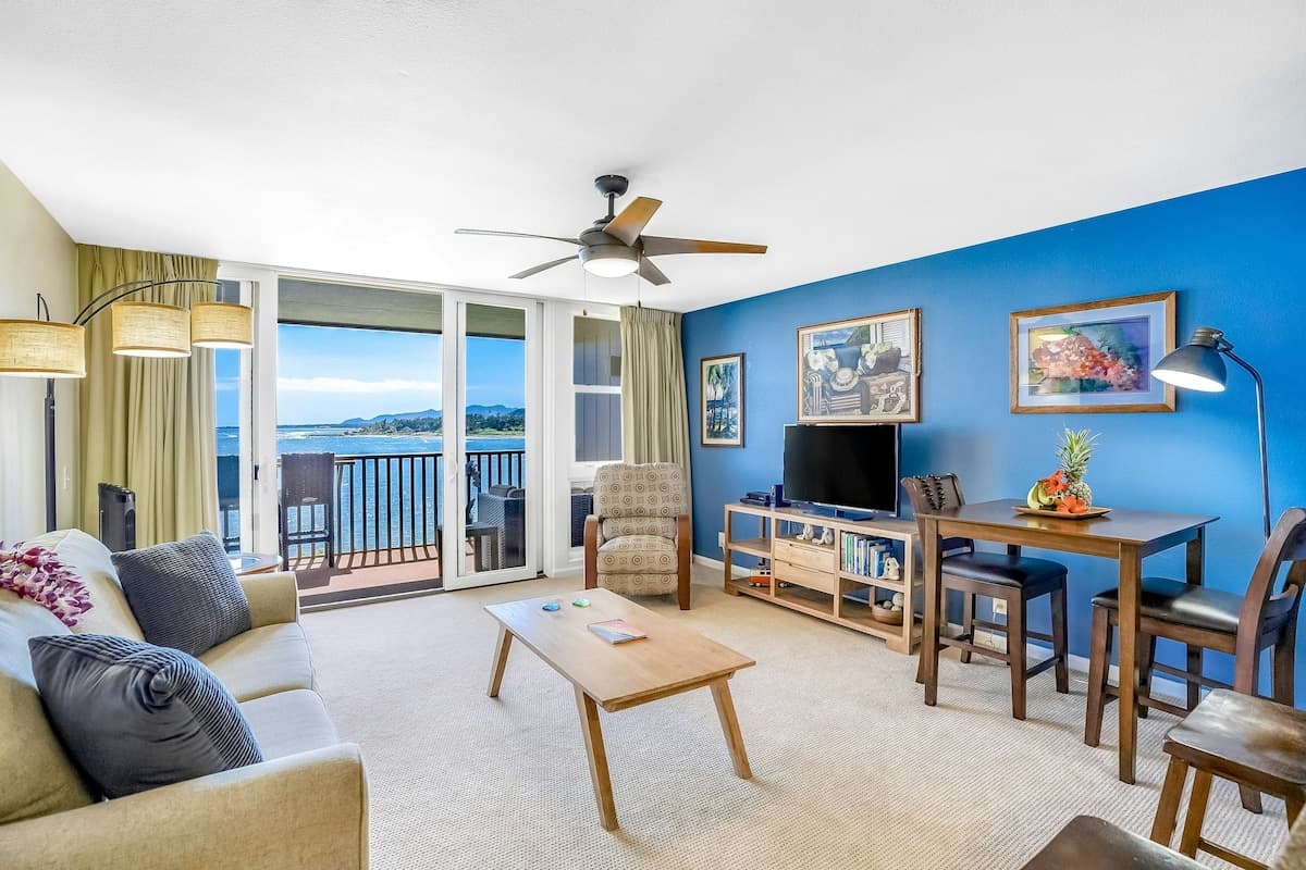 Coastal 1BR Oceanfront 2nd-Floor, Balcony - Photo 4