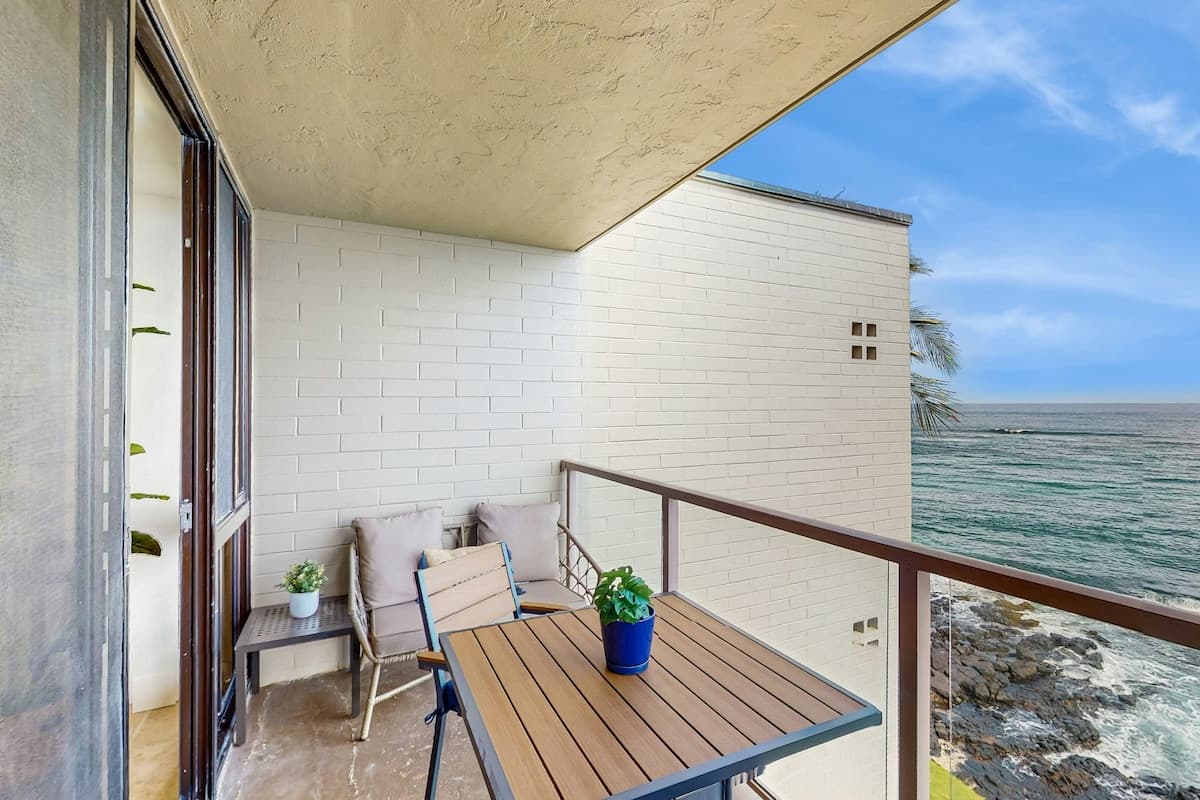 Prime 1BR Oceanfront | Balcony | - Photo 1