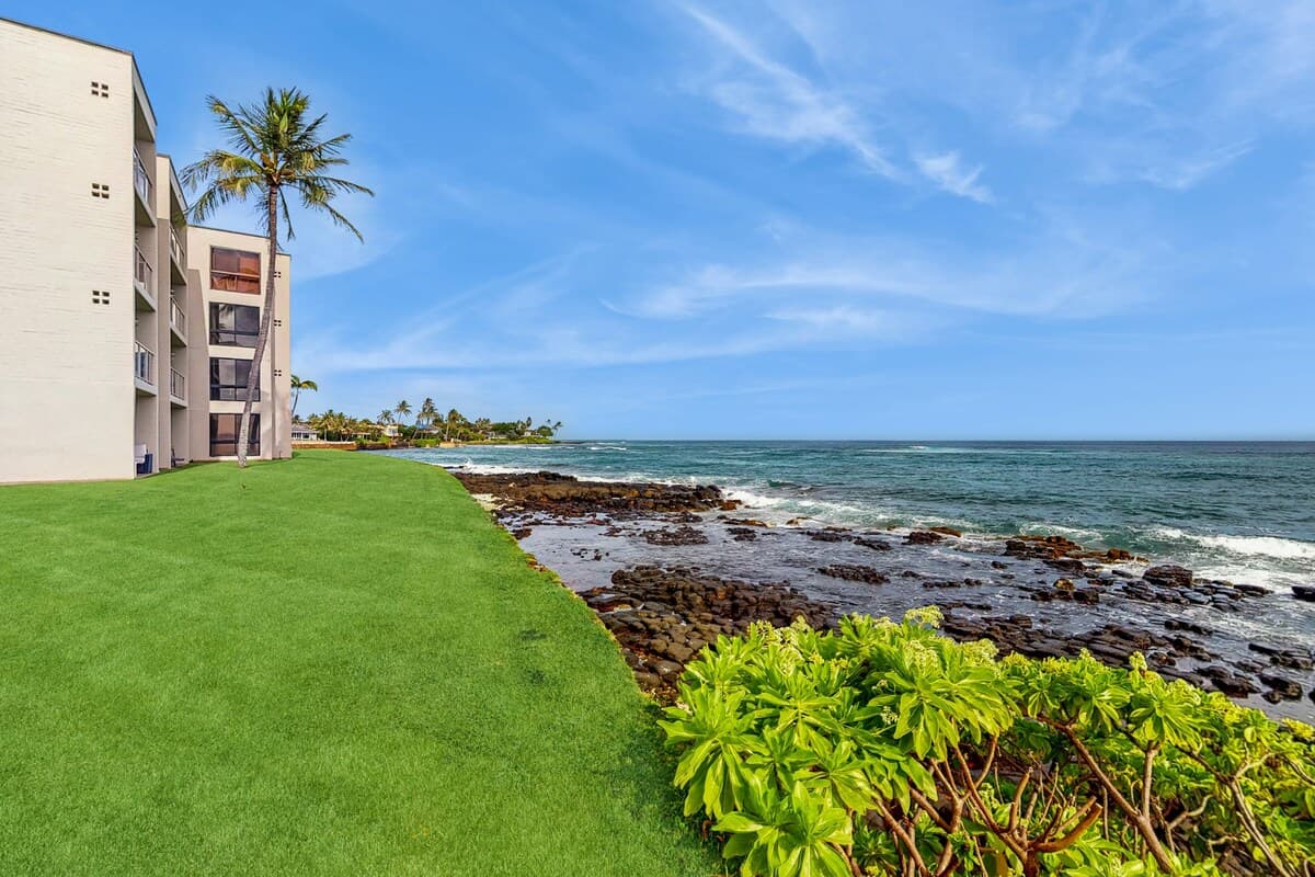 Prime 1BR Oceanfront | Balcony | - Photo 3