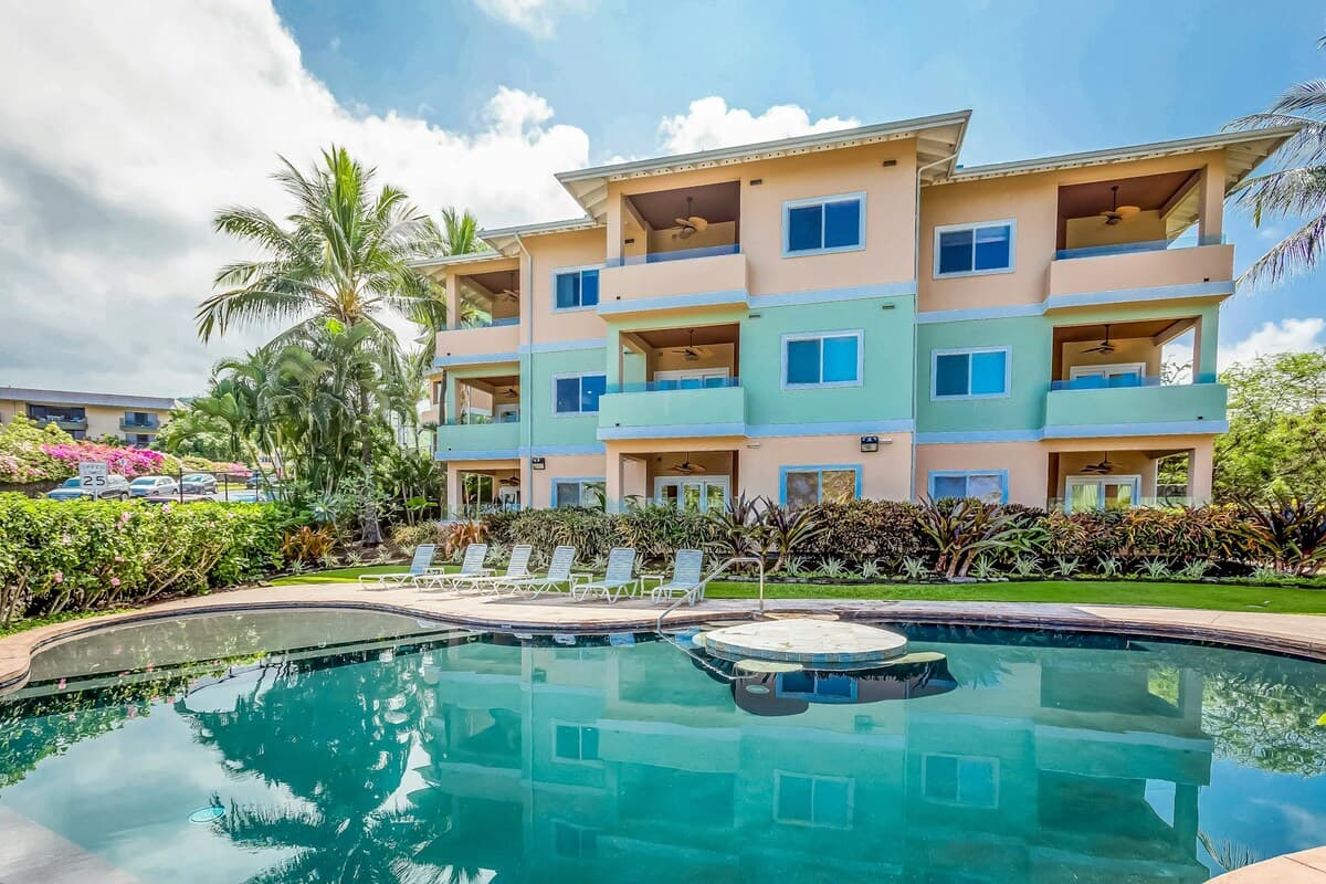 Condo in Kailua-Kona · ★4.74 · 3 bedrooms · 4 beds · 2 private baths - Photo 2