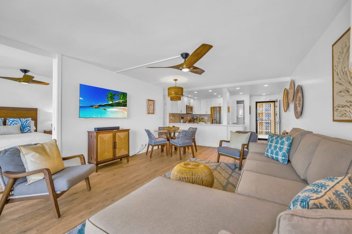 Condo in Lahaina · ★5.0 · 2 bedrooms · 3 beds · 2 private baths - Photo 5