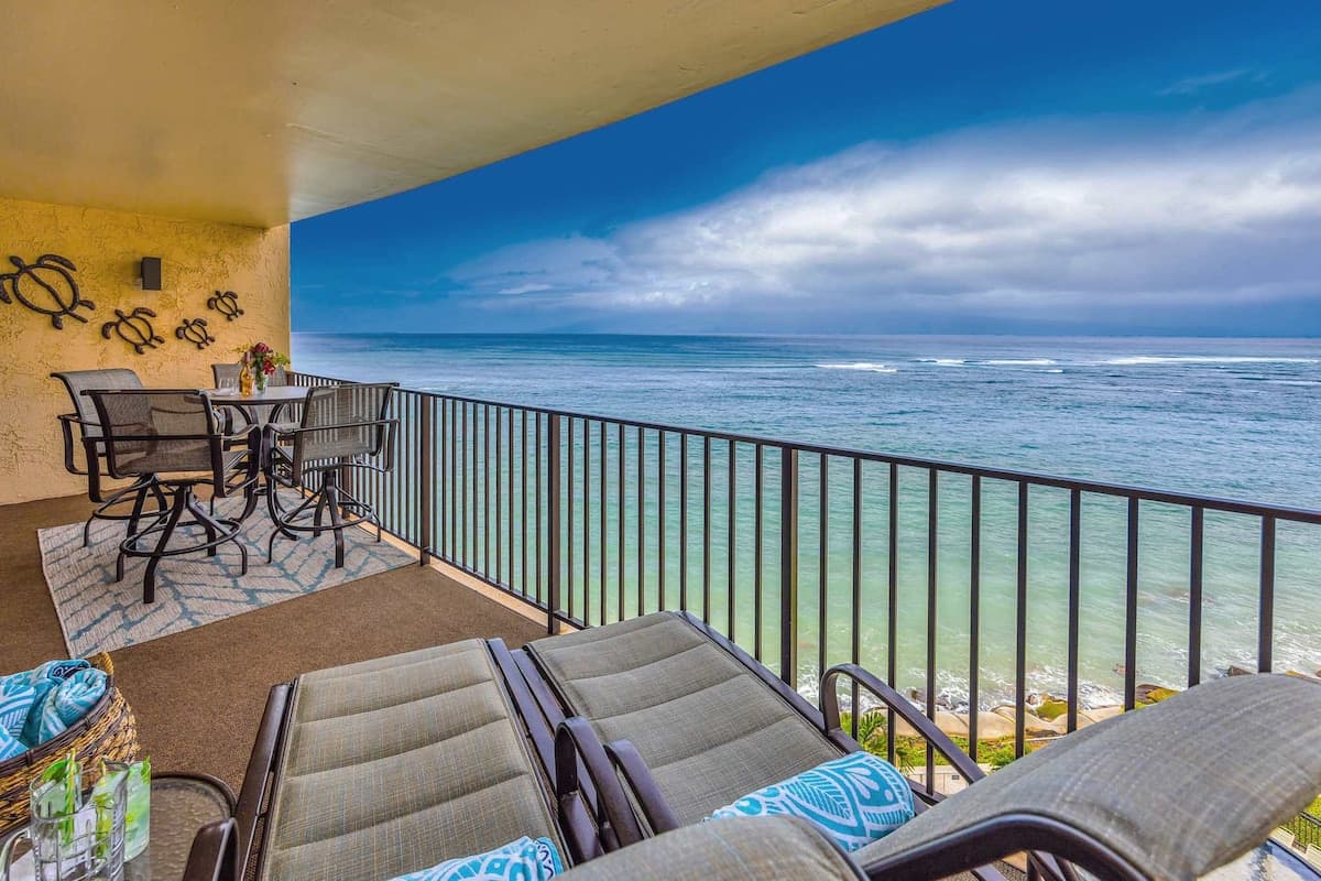 Condo in Lahaina · ★5.0 · 2 bedrooms · 3 beds · 2 private baths - Photo 1