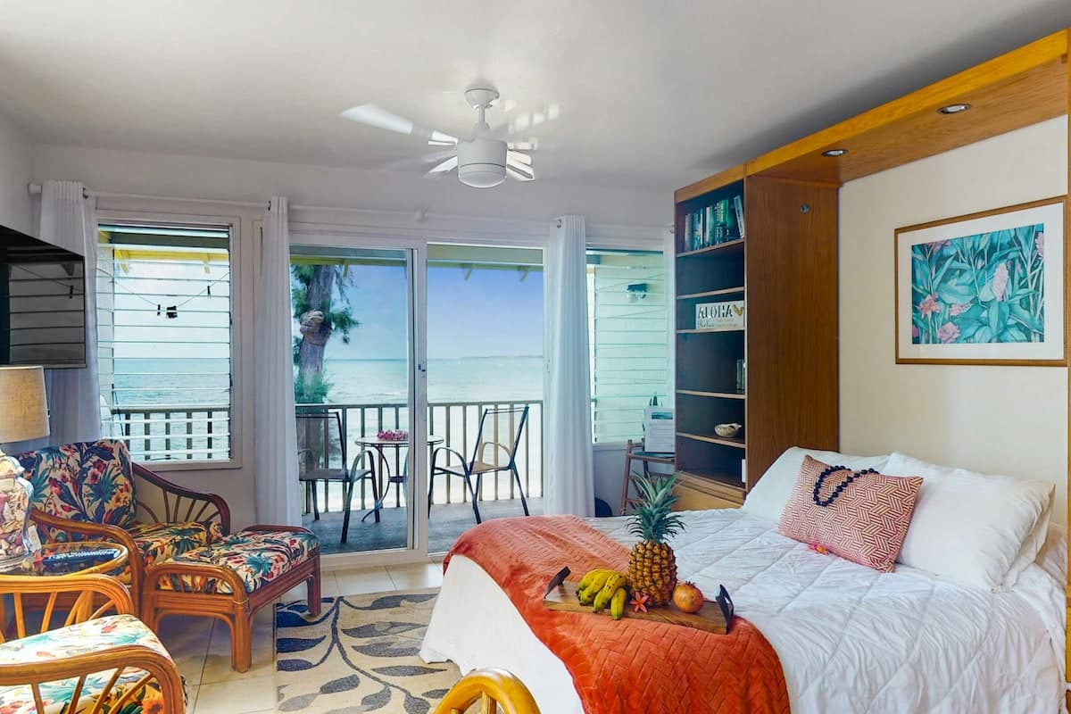 Studio Oceanfront 2nd-Floor, Pool - Photo 5
