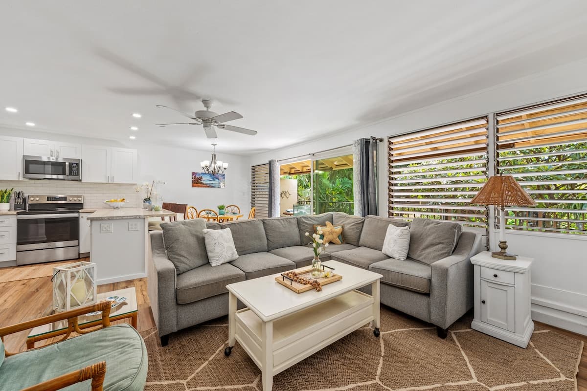 Condo in Lahaina · ★4.67 · 2 bedrooms · 3 beds · 1 private bath - Photo 2
