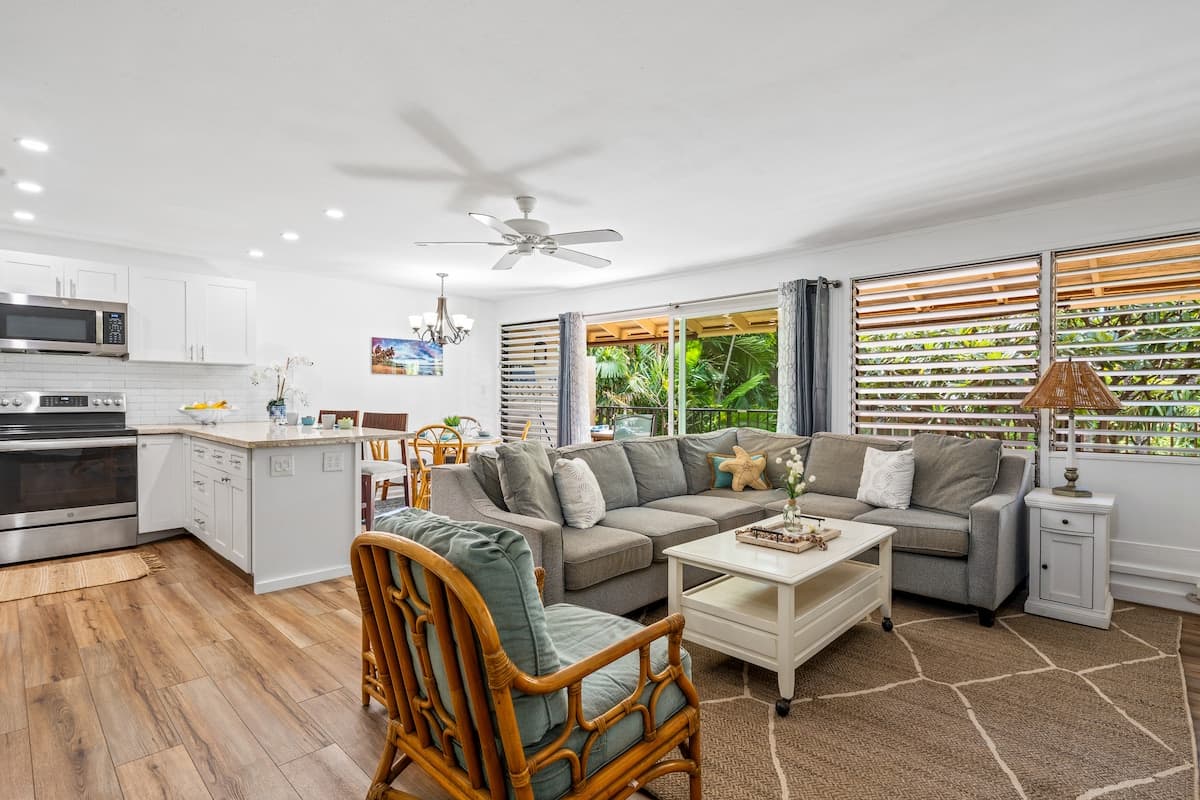 Condo in Lahaina · ★4.67 · 2 bedrooms · 3 beds · 1 private bath - Photo 3