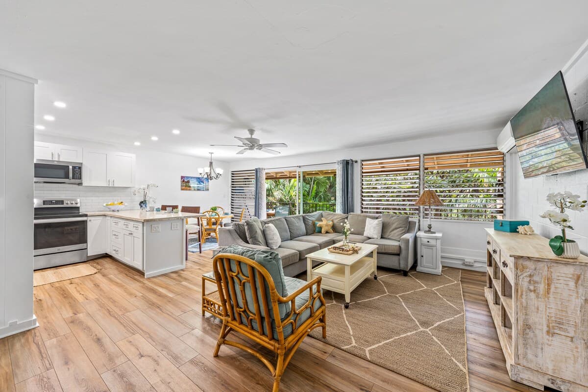 Condo in Lahaina · ★4.67 · 2 bedrooms · 3 beds · 1 private bath - Photo 5