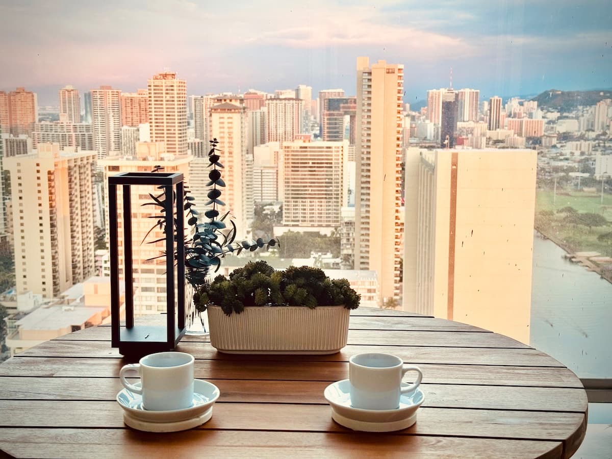 Newly Renovated, 39FL Chic Studio w/ Ocean Views - Photo 1