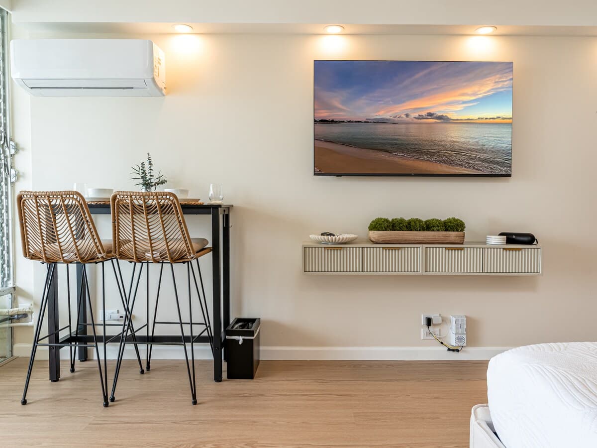 Newly Renovated, 39FL Chic Studio w/ Ocean Views - Photo 3