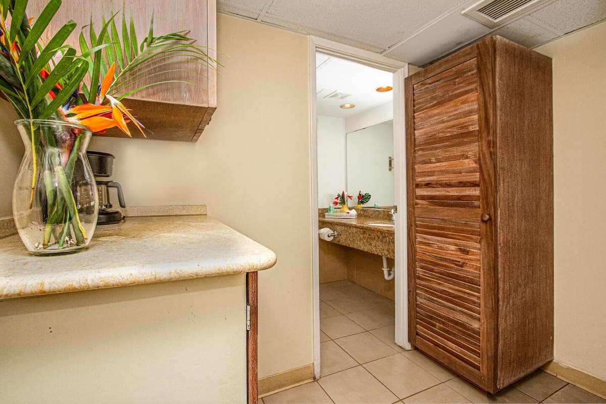 Condo in Honolulu · ★4.8 · Studio · 2 beds · 1 private bath - Photo 5