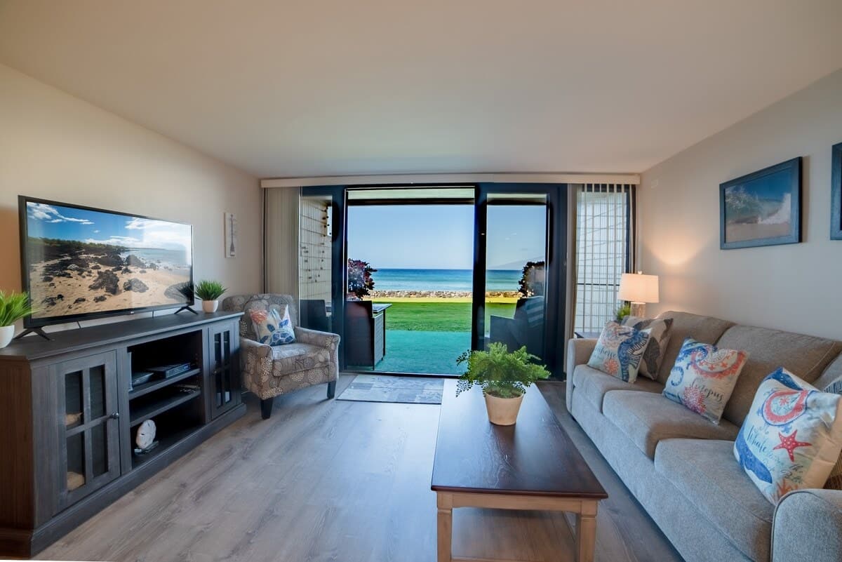 Condo in Lahaina · ★4.33 · 1 bedroom · 2 beds · 1 private bath - Photo 3