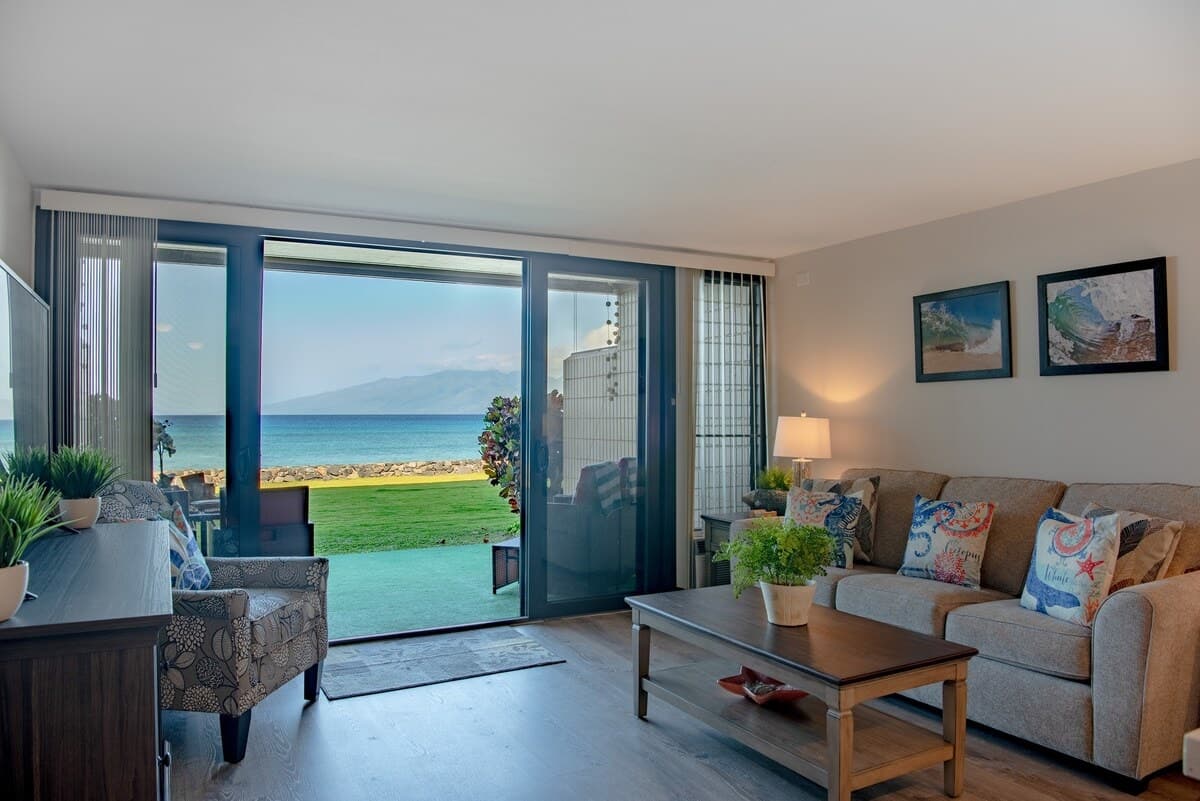 Condo in Lahaina · ★4.33 · 1 bedroom · 2 beds · 1 private bath - Photo 1