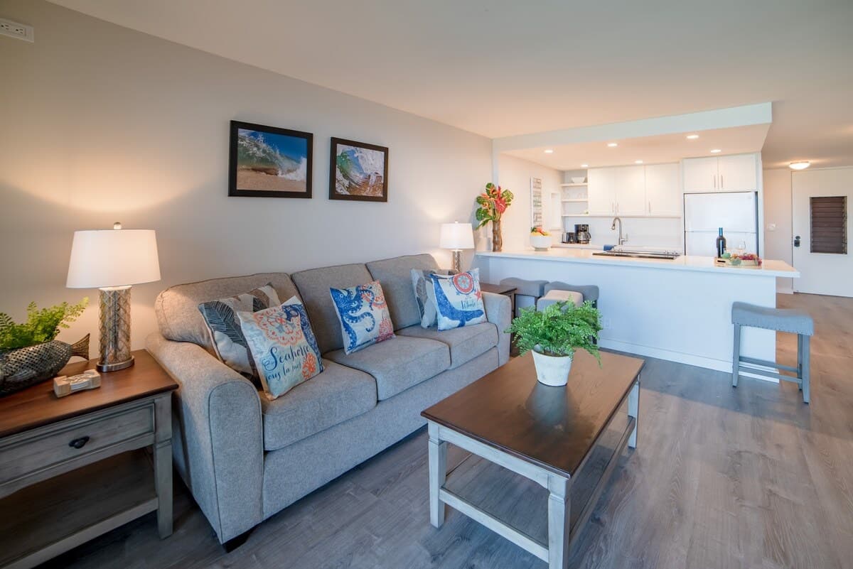 Condo in Lahaina · ★4.33 · 1 bedroom · 2 beds · 1 private bath - Photo 4