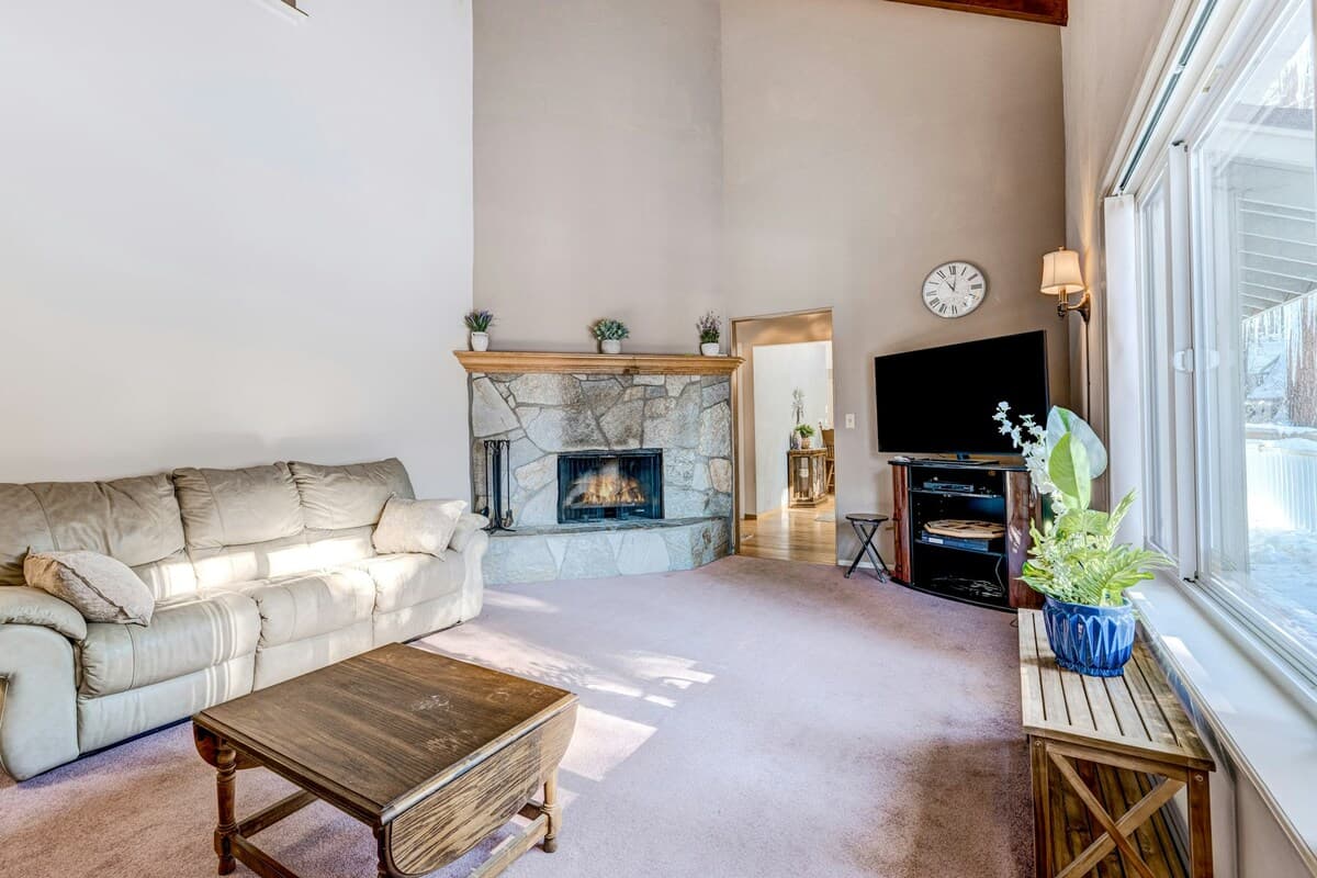 Home in Incline Village · ★4.62 · 3 bedrooms · 4 beds · 2 private baths - Photo 3