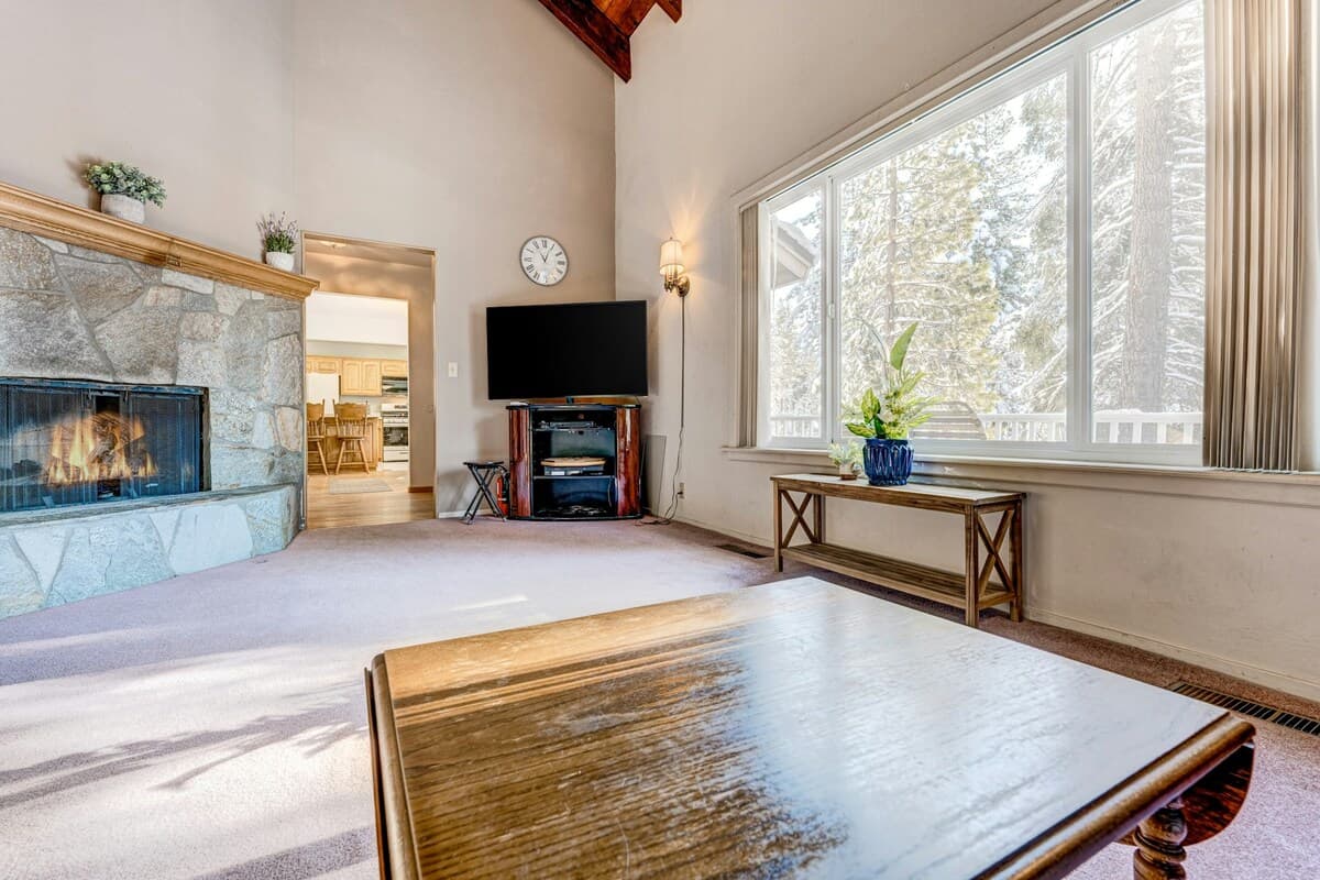 Home in Incline Village · ★4.62 · 3 bedrooms · 4 beds · 2 private baths - Photo 4