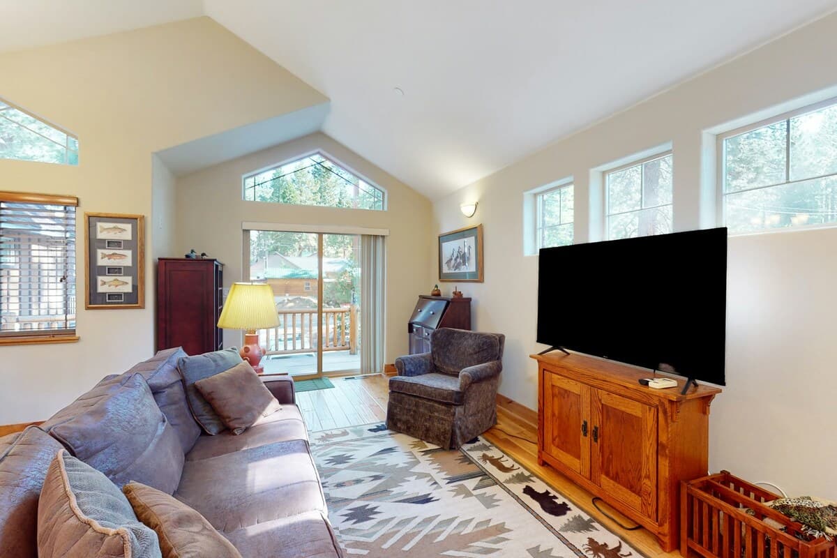 Kings Beach Retreat Rustic Charm, Modern Comfort - Photo 4